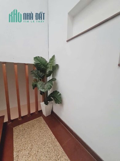 Cho thuê nhà 3 tầng mặt tiền : Nguyễn Hữu Dật , gần Tiểu La