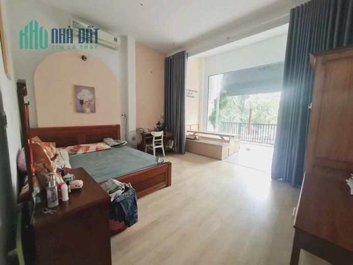 Cho thuê nhà 3 tầng mặt tiền : Nguyễn Hữu Dật , gần Tiểu La