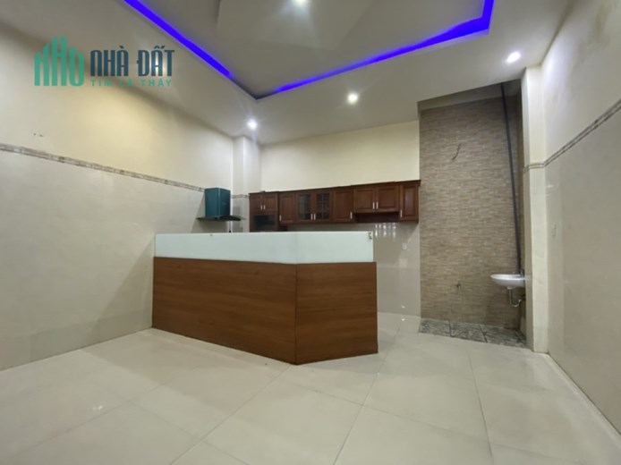 Nhà mặt tiền 4 tầng TRƯNG NỮ VƯƠNG cho thuê
