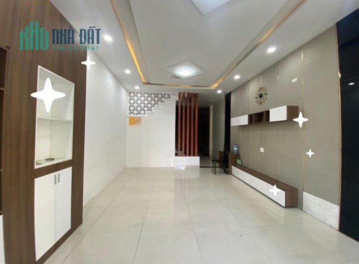 Nhà mặt tiền 4 tầng TRƯNG NỮ VƯƠNG cho thuê
