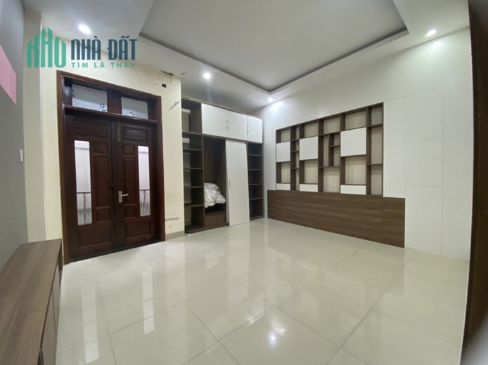 Nhà mặt tiền 4 tầng TRƯNG NỮ VƯƠNG cho thuê