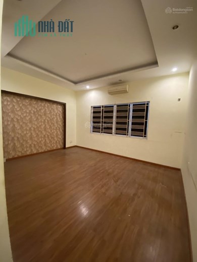 Nhà 6 tầng MTKD đường Hát Giang, 10 phòng, cho làm CHDV