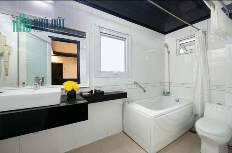 Bán Khách sạn mặt phố cổ Mã Mây Quận Hoàn Kiếm 220m2x7tầng, dòng tiền 8 tỷ/năm.
