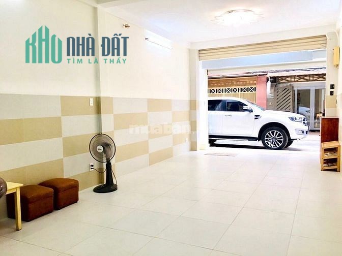 Nhà 2 tầng Hẻm 611 đường CMT8, gần chợ, hẻm xe hơi