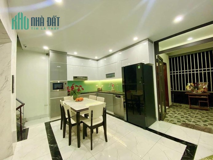 💎 CỰC HIẾM 👉 LÔ GÓC 3 MẶT TIỀN
BÁN NHÀ ĐÊ LA THÀNH - ĐỐNG ĐA 39M 5 TẦNG CHỈ NHỈNH 4 TỶ