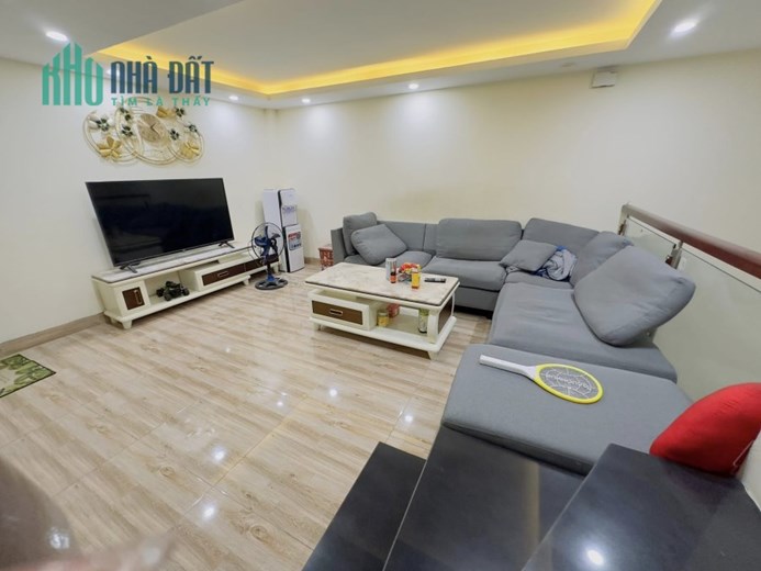 Bán nhà mặt ngõ Đường Kim Giang 39m2x6 tầng ô tô đỗ cổng chỉ 3.7 tỷ.