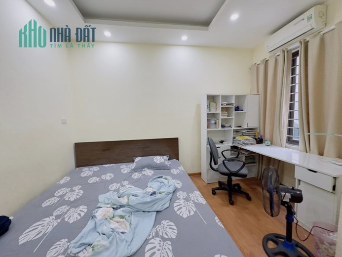 Bán nhà mặt ngõ Đường Kim Giang 39m2x6 tầng ô tô đỗ cổng chỉ 3.7 tỷ.