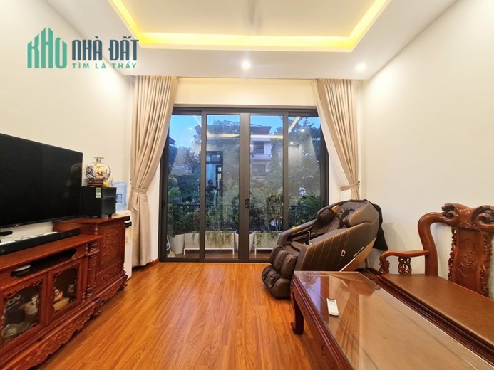 Bán nhà phố Đê La Thành, 30m mặt phố, nhà đẹp, 58m, 4PN, 4.63 tỷ