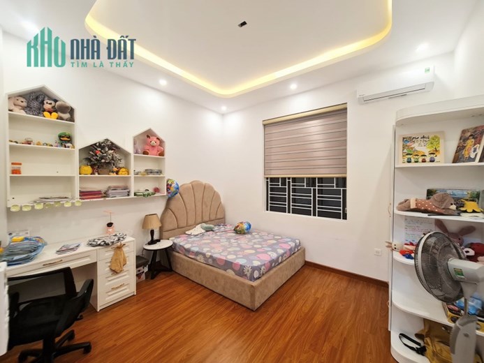 Bán nhà phố Đê La Thành, 30m mặt phố, nhà đẹp, 58m, 4PN, 4.63 tỷ