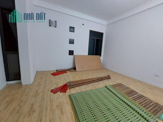 Cho thuê nhà, CHDV, VP, 65m2, 5T, 7P, 18tr, Âu Cơ.