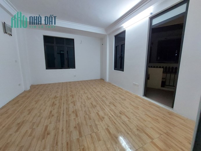Cho thuê nhà, CHDV, VP, 65m2, 5T, 7P, 18tr, Âu Cơ.