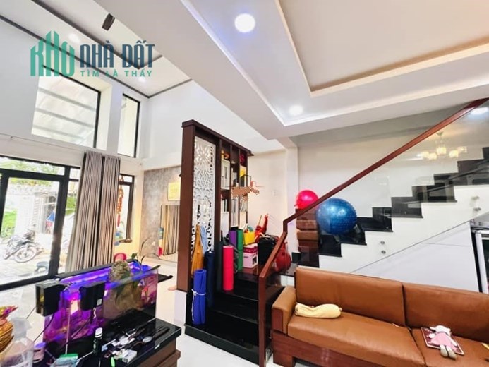 Nhà Bán 480 Nguyễn Thái Sơn 38m2, Hẻm Xe Hơi, Ngang 4.2, Nhỉn 3 Tỷ