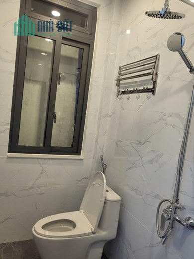 CẦN BÁN NHANH NHÀ 3 TẦNG . NHÀ MẶT TIỀN ĐƯỜNG HỒNG BÀNG , NHA TRANG