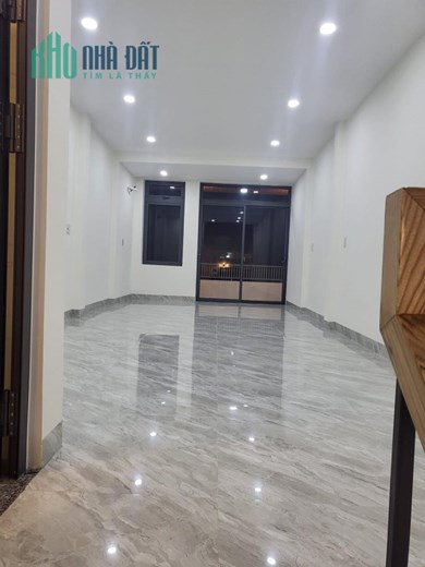 CẦN BÁN NHANH NHÀ 3 TẦNG . NHÀ MẶT TIỀN ĐƯỜNG HỒNG BÀNG , NHA TRANG