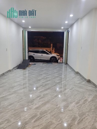 CẦN BÁN NHANH NHÀ 3 TẦNG . NHÀ MẶT TIỀN ĐƯỜNG HỒNG BÀNG , NHA TRANG