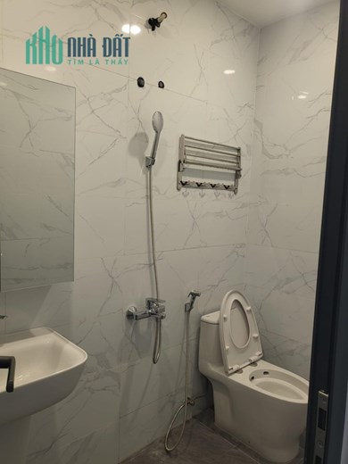 CẦN BÁN NHANH NHÀ 3 TẦNG . NHÀ MẶT TIỀN ĐƯỜNG HỒNG BÀNG , NHA TRANG