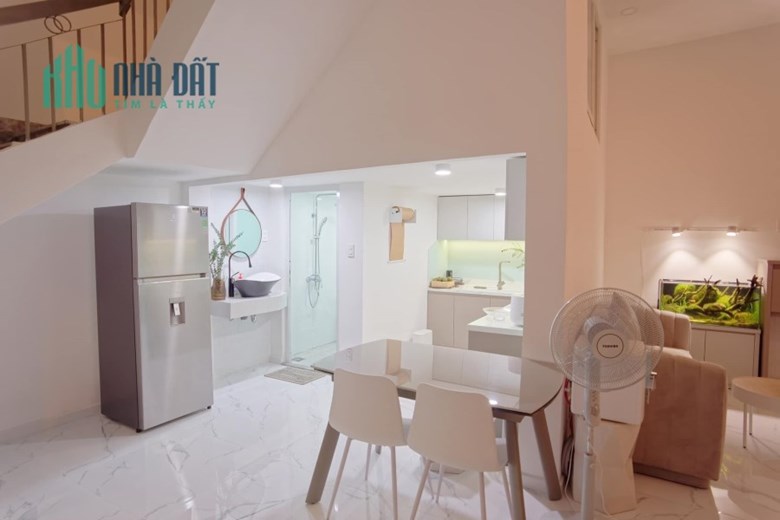 Bán nhà thiết kế đẹp, 3pn, ban công, ngang 6,8m, chỉ 4 tỷ, hoàn công đủ,shr