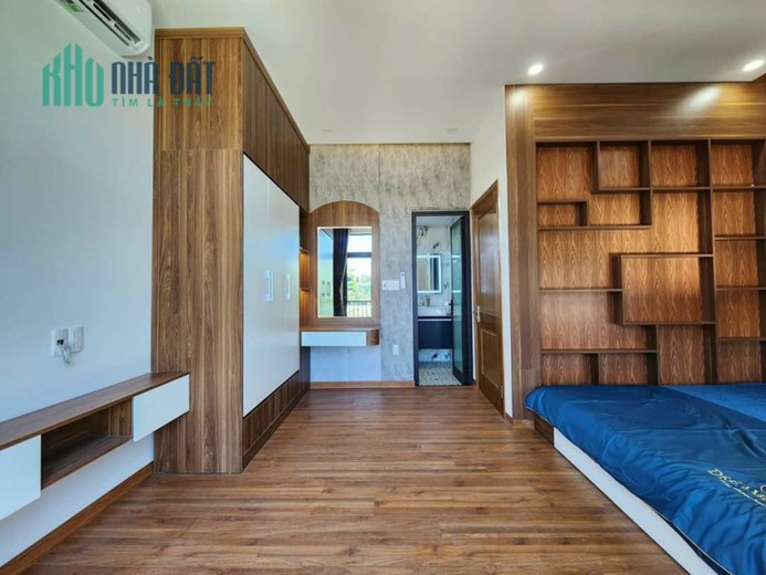 Nhà Lô góc, đường Bùi Thị Xuân, cách Trần Hưng Đạo 100m, ngay Euro Villa 1