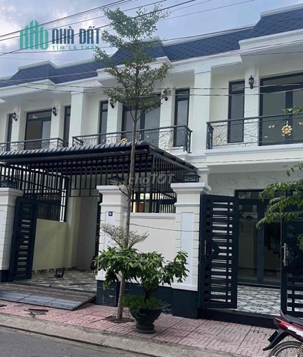 Bán gấp nhà mặt phố 100m2 gần KCN Cầu Tràm, Huyện Cần Đước, Long An.