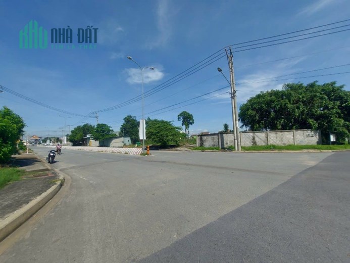Cần bán đất 3 mặt tiền tại Phú Chánh Tân Uyên Bình Dương