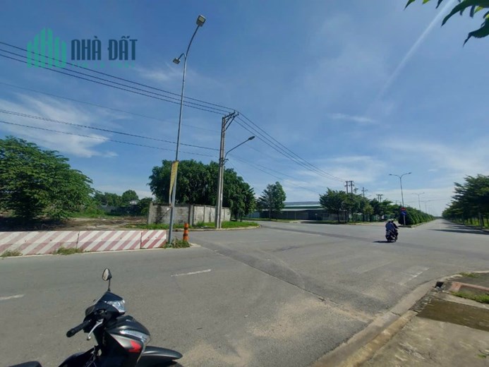 Cần bán đất 3 mặt tiền tại Phú Chánh Tân Uyên Bình Dương