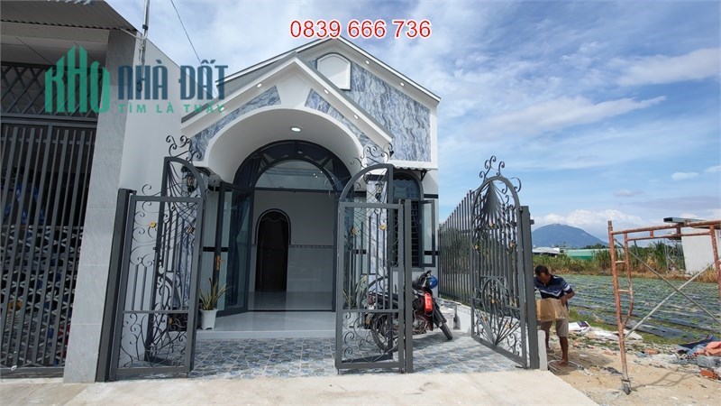 Nhà trước mặt Nhựa - Sổ Hồng Chính Chủ