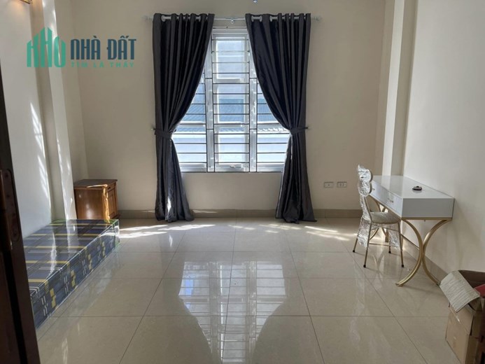 Bán nhà Lạc Long Quân, Cầu giấy, 35m2, 6 tầng, mặt tiền 5m, Giá siêu rẻ.