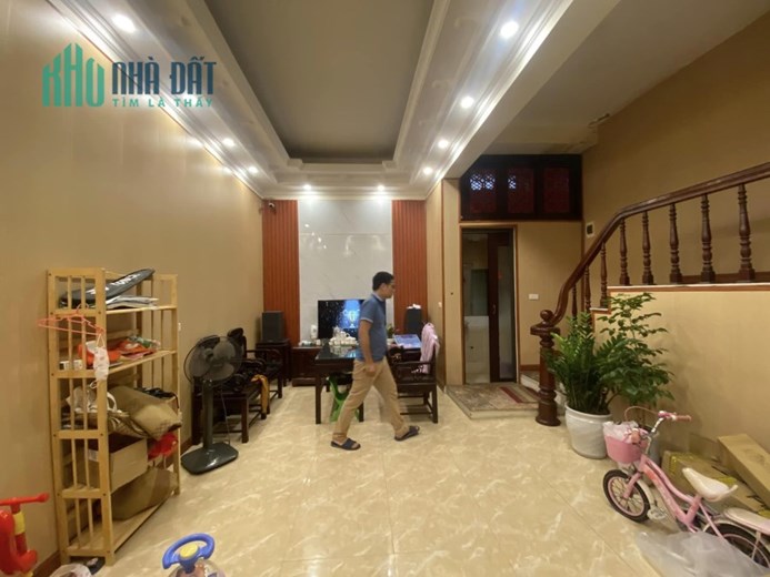 Nhà Đẹp ở ngay,Khương Hạ, 34m2, 3 tầng, gần phố, kinh doanh, giá 4 tỷ.