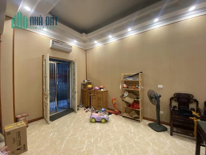 Nhà Đẹp ở ngay,Khương Hạ, 34m2, 3 tầng, gần phố, kinh doanh, giá 4 tỷ.