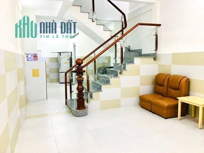 🔥 Nhà Hẻm xe hơi 611 đường CMT8, gần chợ, 3 tầng đẹp