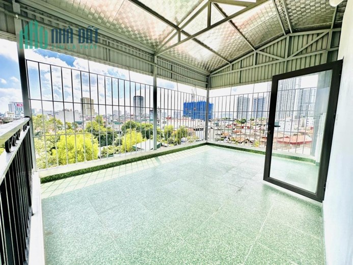 Nhà Thái Thịnh Ô tô vào nhà, ngõ thông  DT 55m2, 6 tầng  chỉ 8 tỷ (Thương lượng)