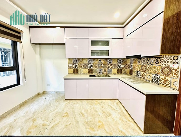 Nhà Thái Thịnh Ô tô vào nhà, ngõ thông  DT 55m2, 6 tầng  chỉ 8 tỷ (Thương lượng)