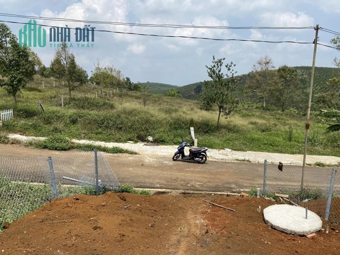 Kẹt tiền bán gấp lô đất Bảo Lâm, đang xây nhà gần 200m2 giá chỉ 850tr