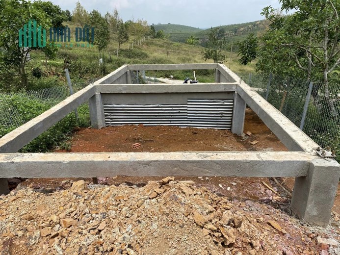 Kẹt tiền bán gấp lô đất Bảo Lâm, đang xây nhà gần 200m2 giá chỉ 850tr