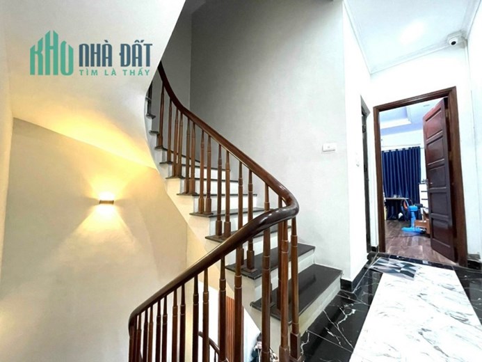 SIÊU PHẨM. Bán nhà Định Công Thượng, Hoàng Mai. 60m2 x 5T. MT 4m. Nhà đẹp. Full nội thất. 7 tỷ.
