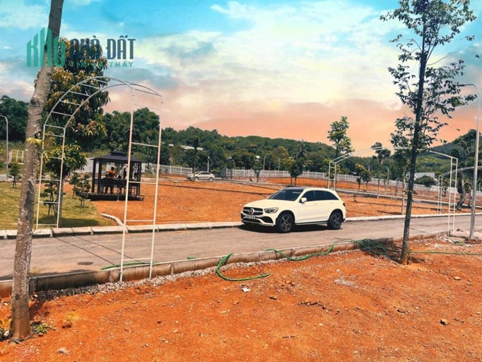 bán gấp  lô đất 160m² cạnh trường tiểu học Đông Xuân mặt tiền 10m cạnh 16m vuông vắn xây biệt thự