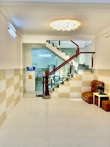 💥 Nhà 3 tầng Hẻm xe hơi Đường CMT8, gần chợ Hòa Hưng