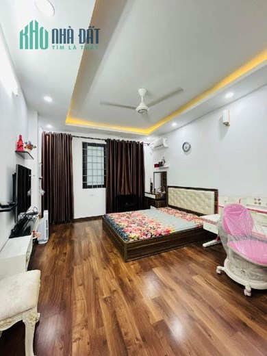 Bán Nhà Trương Định 33m xây 5 tầng ở luôn sát phố 3.3 tỷ