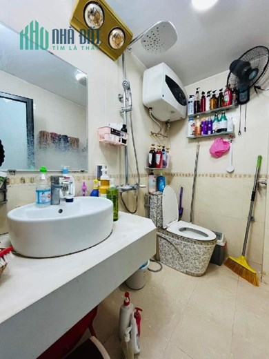 Bán Nhà Trương Định 33m xây 5 tầng ở luôn sát phố 3.3 tỷ