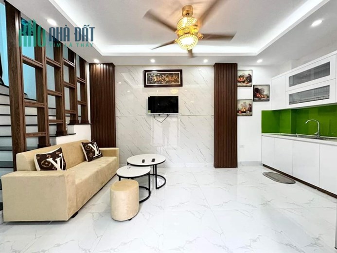 Bán nhà Lê Thanh Nghị- chưa đến 2 tỉ- dt gần 40m2x 3 tầng- vài bước ra ô tô- nhà đẹp ở luôn tha hồ
