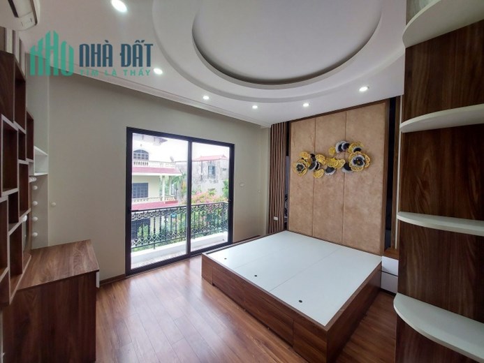 Nhà 5 tầng Đẹp Nguyễn Văn Cừ, full nội thất xịn, Gara ô tô, DT 43m2, MT 4.2m, giá 7.1 tỷ.