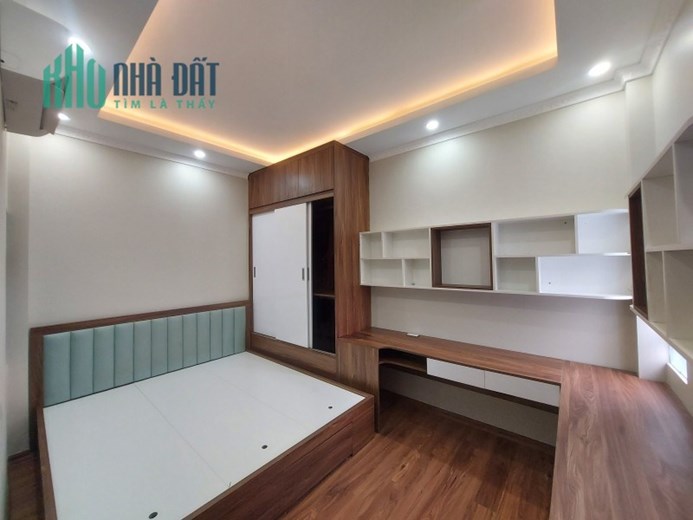 Nhà 5 tầng Đẹp Nguyễn Văn Cừ, full nội thất xịn, Gara ô tô, DT 43m2, MT 4.2m, giá 7.1 tỷ.