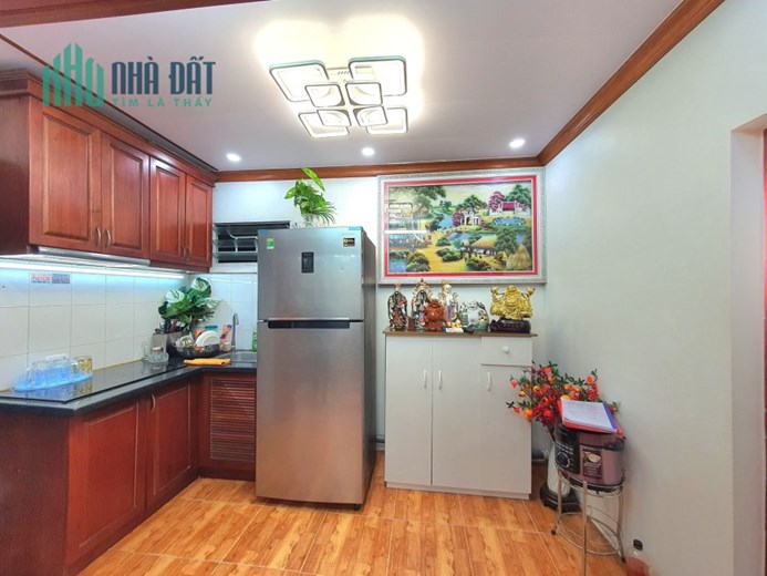 Bán căn hộ tập thể phố Yên Ninh, Ba Đình 120m, 3PN, 2WC, ở luôn, giá 2.8 tỷ. LH: 0366051369