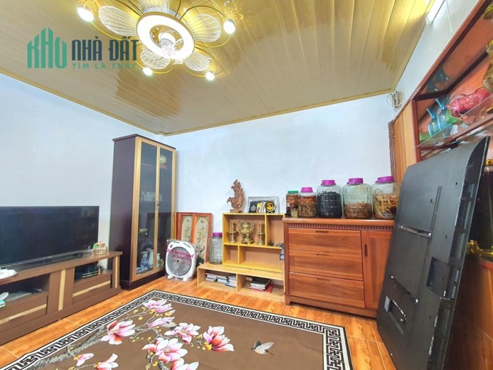 Bán căn hộ tập thể phố Yên Ninh, Ba Đình 120m, 3PN, 2WC, ở luôn, giá 2.8 tỷ. LH: 0366051369