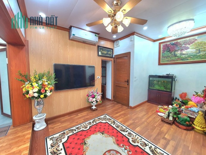 Bán căn hộ tập thể phố Yên Ninh, Ba Đình 120m, 3PN, 2WC, ở luôn, giá 2.8 tỷ. LH: 0366051369