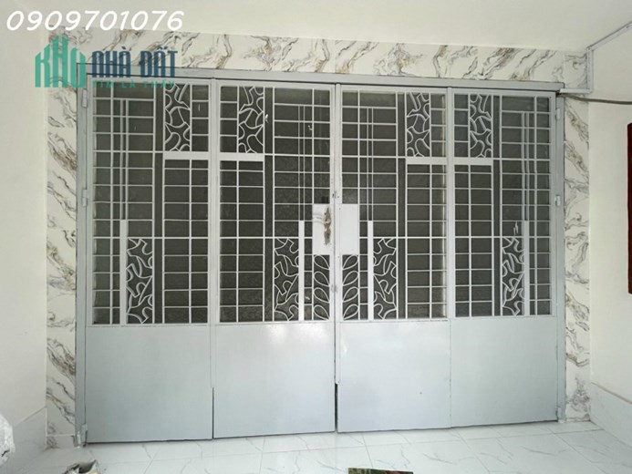 Nhà Phạm Thế Hiển, Phường 5, Quận 8 - Nhà Sát Mặt Tiền DT 71m2 (3.7x19m) - 3 Tỷ