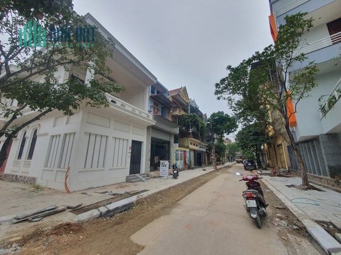 Bán nhà 3 tầng tại Liên Bảo, Vĩnh yên, Vĩnh Phúc. Giá chỉ: 4,2 tỷ.Liên hệ: 0986.454.393