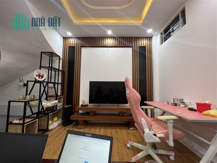HÀNG HIẾM ! Nhà mặt phố Khương Trung, ô tô đỗ cổng, 3 thoáng, nội thất nhập khẩu, 39m chỉ hơn 4 tỷ.