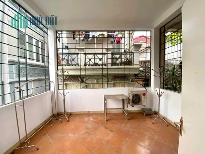 HÀNG HIẾM ! Nhà mặt phố Khương Trung, ô tô đỗ cổng, 3 thoáng, nội thất nhập khẩu, 39m chỉ hơn 4 tỷ.