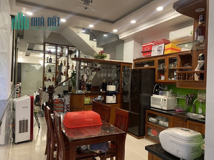 Nhà Hẻm 8M 68m2 4Tầng Đối Diện Celadon Quận Tân Phú Giá 9TỶ800 TL Tốt.